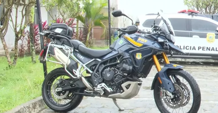 Jovem tenta furtar motocicleta da PRF durante operação em João Pessoa, é preso em flagrante e diz que queria “farmar aura”
