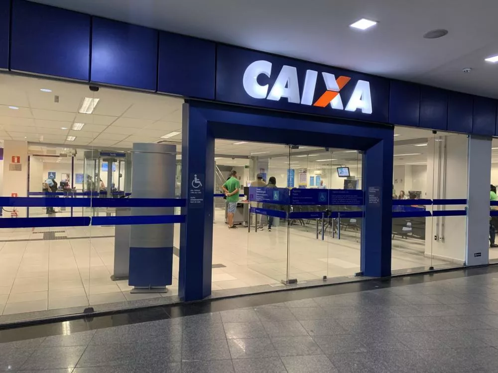 Justiça concede liberdade provisória a homem preso após tentar roubar dinheiro de mulher em agência da Caixa, em Patos