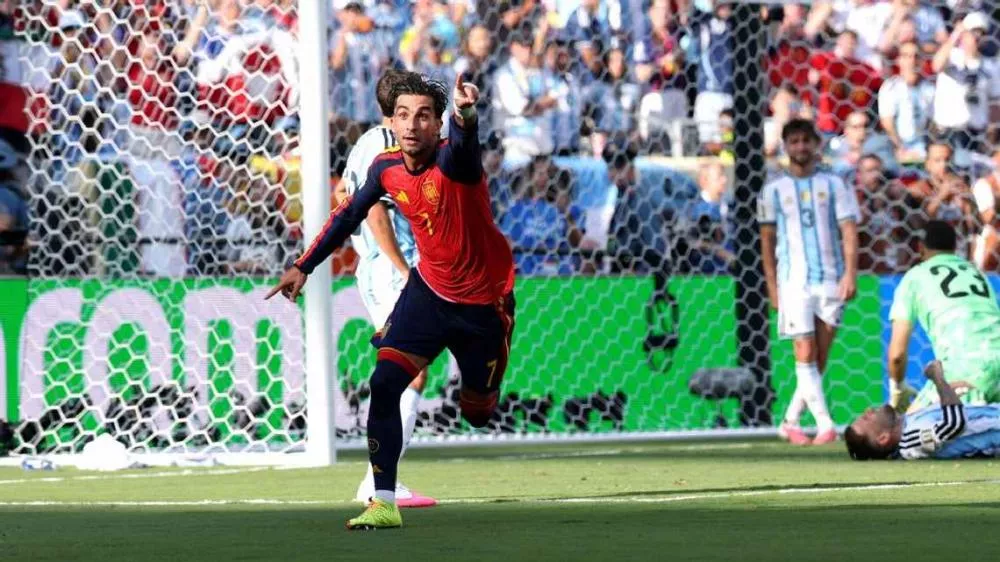 Espanha acaba com 'conto de fadas' de Messi, vence Argentina e é campeã da Copa do Mundo de novo