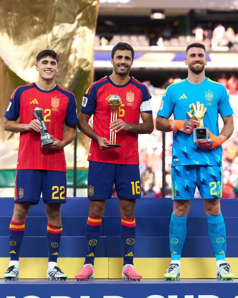 Rodri desbanca Messi e é eleito o melhor jogador da Copa do Mundo; veja todos os prêmios