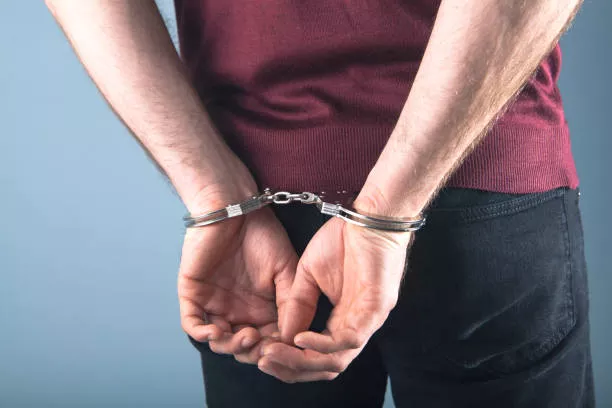 Polícia Militar cumpre mandado de prisão por roubo e captura monitorado por tornozeleira eletrônica em Teixeira