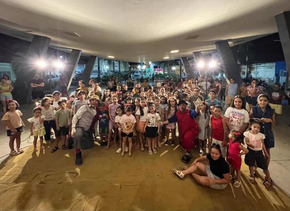 Espetáculo “A Grande Arenga” encanta público em Malta com humor, inclusão e valorização da arte paraibana