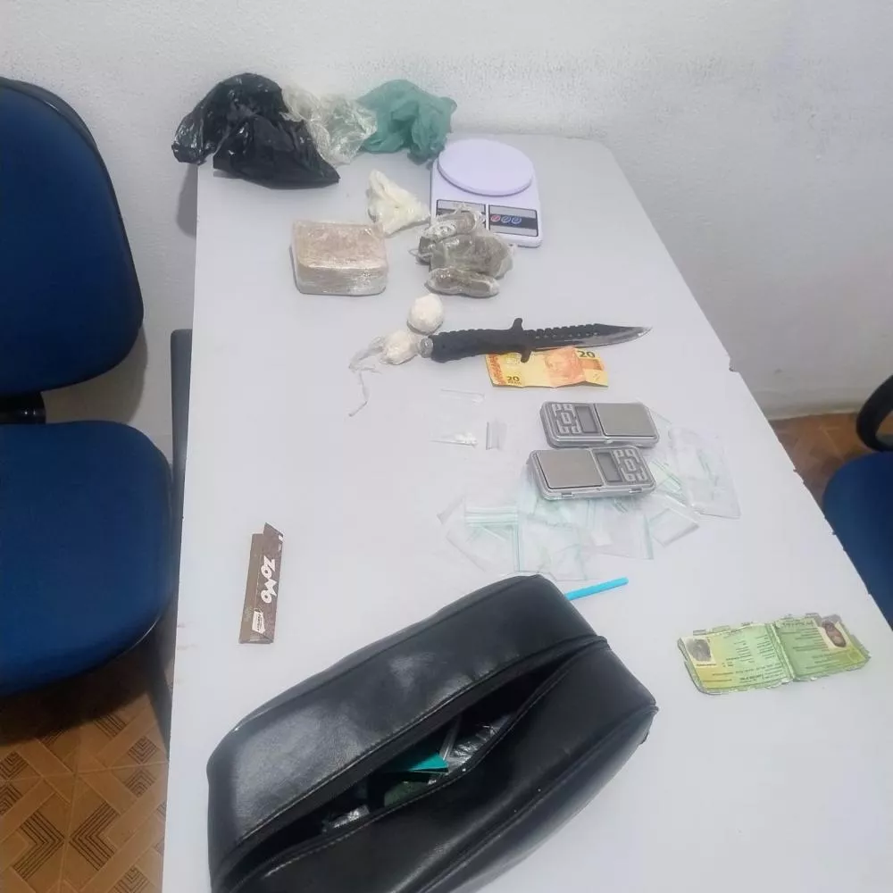 Polícia Militar apreende quase 700 gramas de drogas, motocicleta adulterada e prende suspeito durante ação da ROTAM em Patos