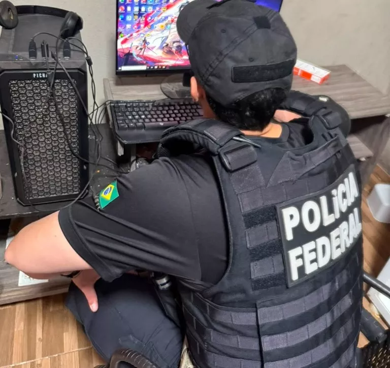 Polícia Federal cumpre mandado contra investigado por armazenar material de abuso sexual infantojuvenil em Sousa