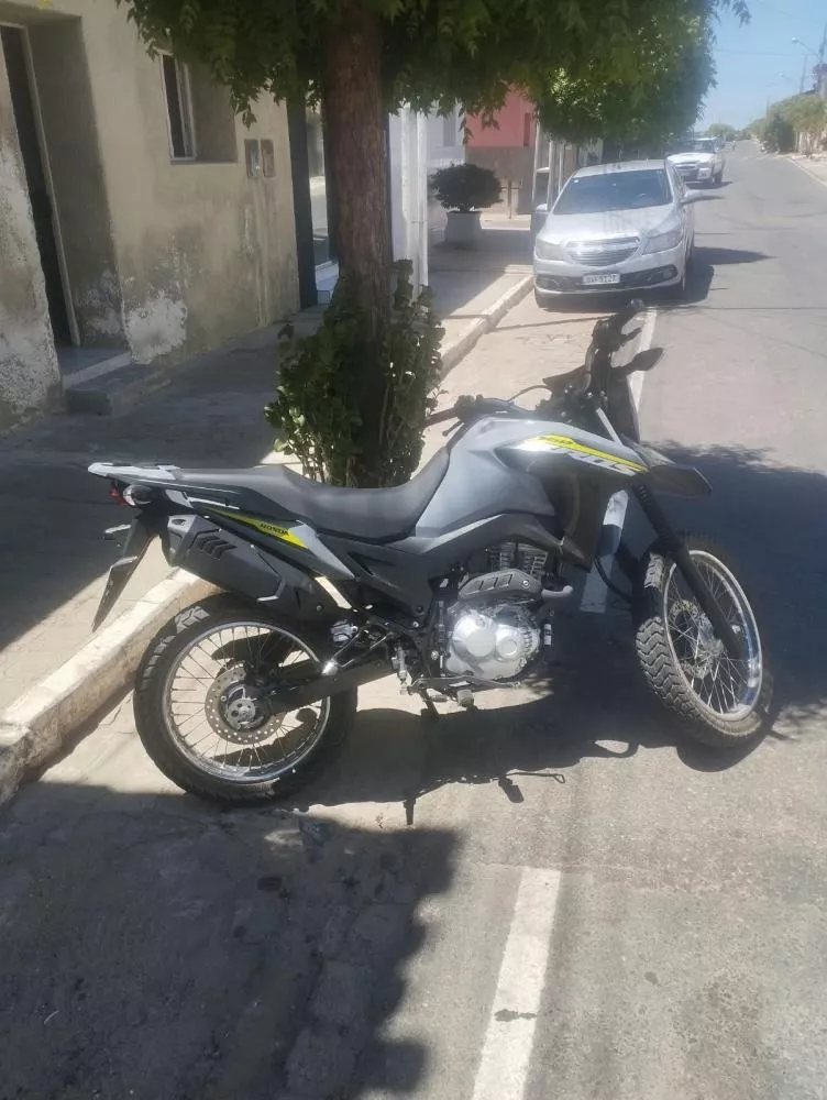 Motocicleta suspeita de envolvimento em roubo a posto de combustíveis é localizada pela PM em Condado