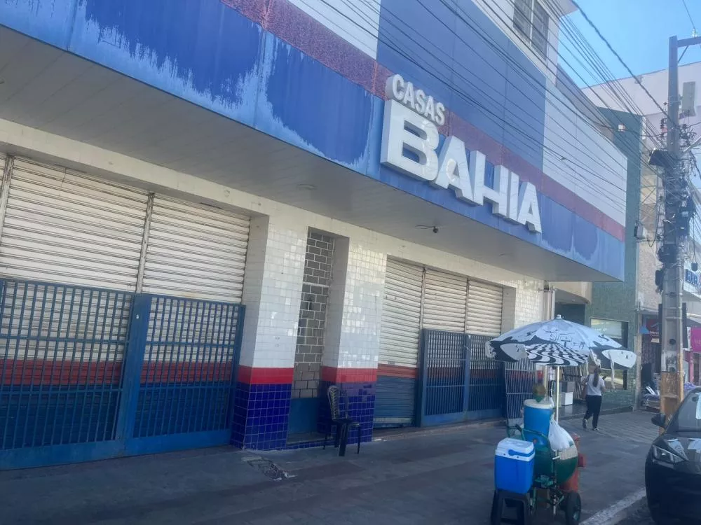 Casas Bahia: Justiça suspende demissões coletivas e restringe cortes