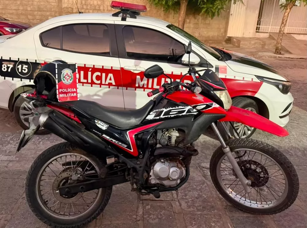 Polícia Militar apreende motocicleta com indícios de adulteração em Quixaba