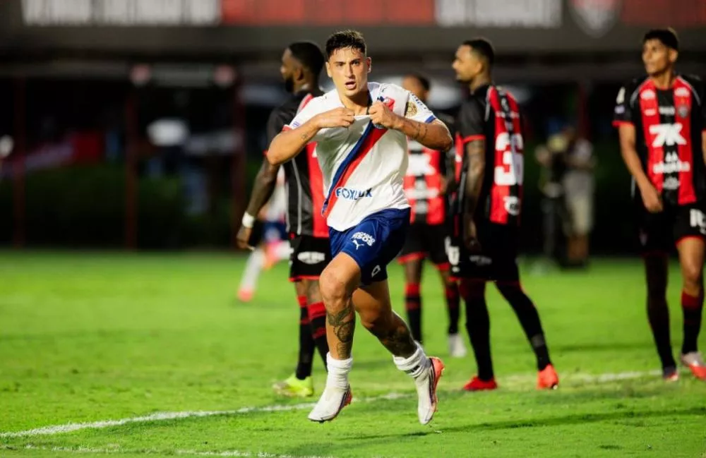 Bahia vence clássico contra o Vitória e encerra sequência de empates no Brasileirão