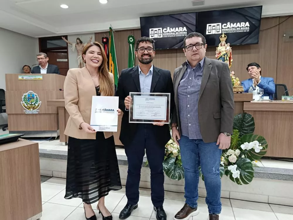 Dr. Jeann Carlos Santiago recebe Título de Cidadão Sousense em sessão solene