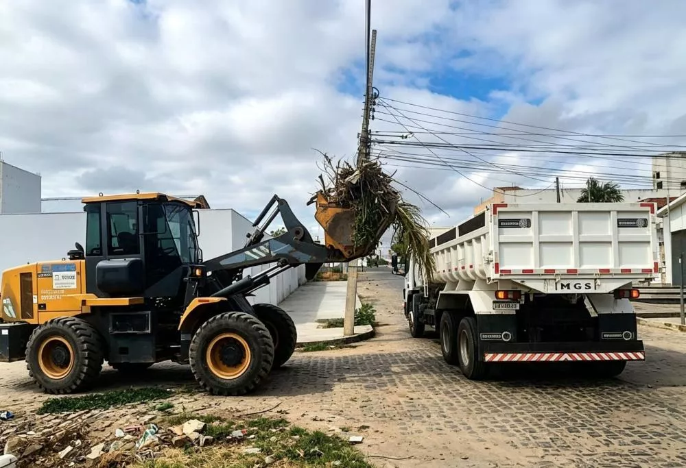 Prefeitura de Patos mantém ações de limpeza, manutenção e iluminação em diferentes bairros
