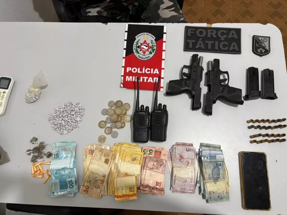 Homem é preso com duas pistolas, drogas, rádios comunicadores e mais de R$ 2 mil em São Mamede
