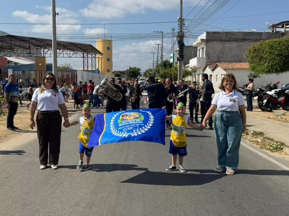 Creche Daniele Medeiros, do Monte Castelo, realiza desfile cívico alusivo à Independência, em Patos
