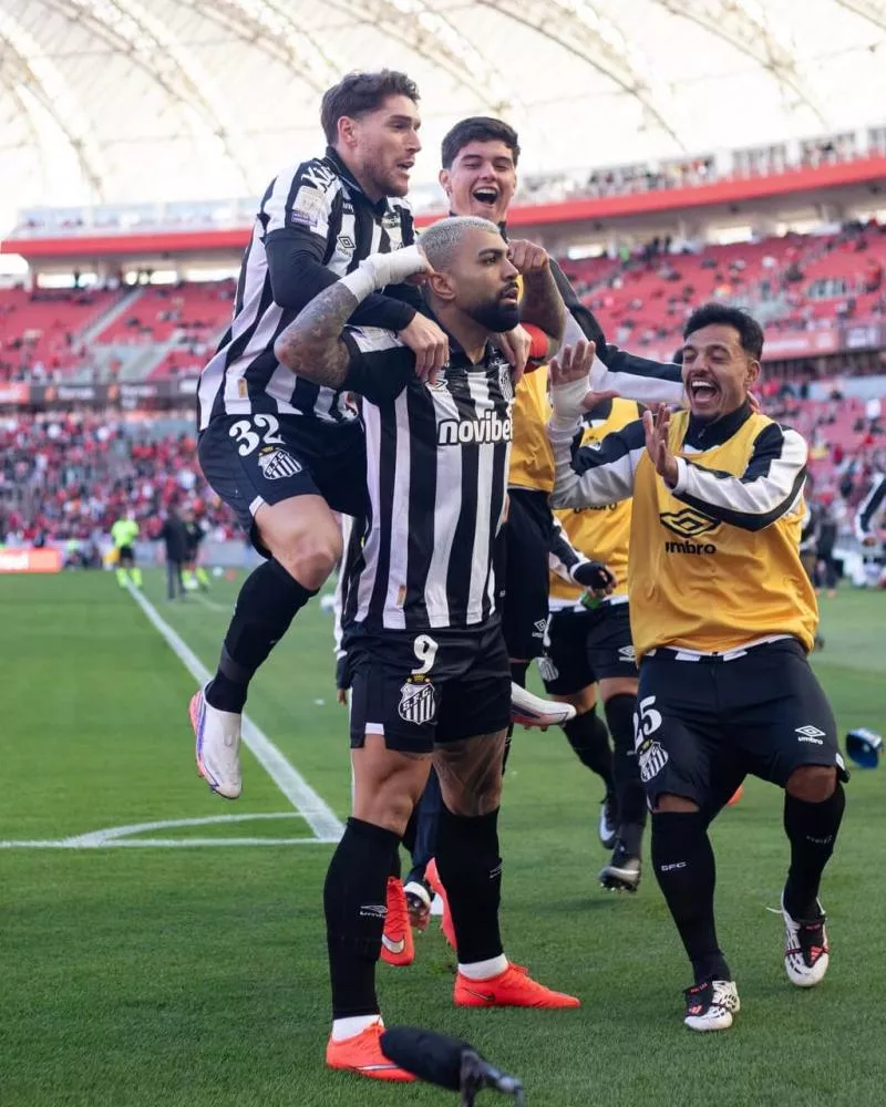 Gabigol brilha, Santos vence Internacional com um a mais no Beira-Rio e afunda gaúchos no Z-4