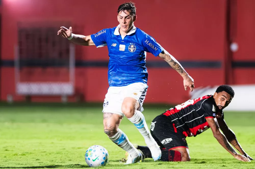 Vitória vence confronto direto no Barradão e mantém Grêmio colado no Z-4 do Brasileirão