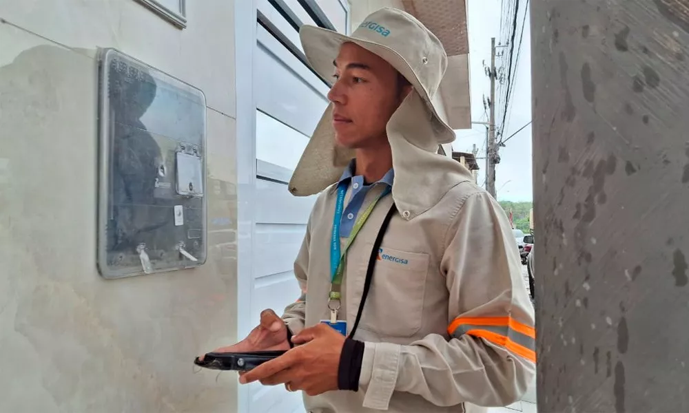 Energisa orienta clientes a não fixarem adesivos e ornamentações nas caixas de medidores de energia