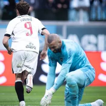 Vasco vira sobre o Grêmio em quatro minutos, 'respira' no Brasileirão e deixa rival colado no Z-4