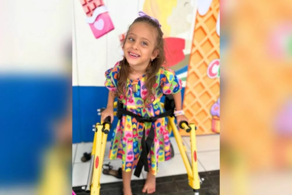 Em Patos, família de menina de 5 anos com paralisia cerebral faz campanha para arrecadar R$ 160 mil para cirurgia