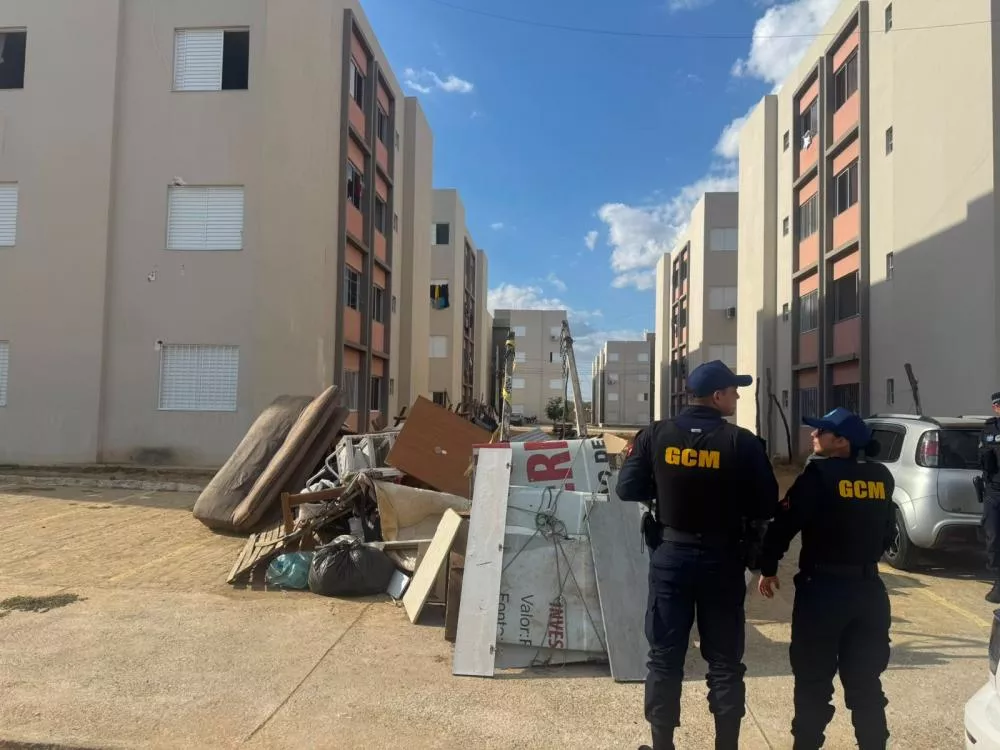 SEMADS realiza ação contra acúmulo de entulhos em Patos com apoio da Guarda Municipal