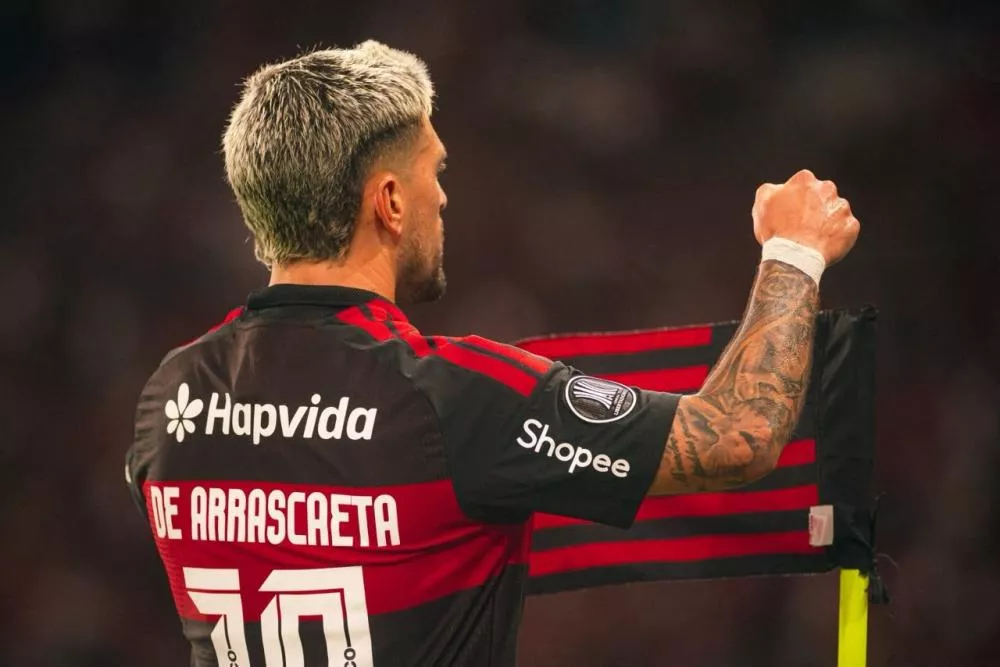 Flamengo leva susto, mas elimina Del Valle com gol bizarro de presente e vai à semifinal da Libertadores