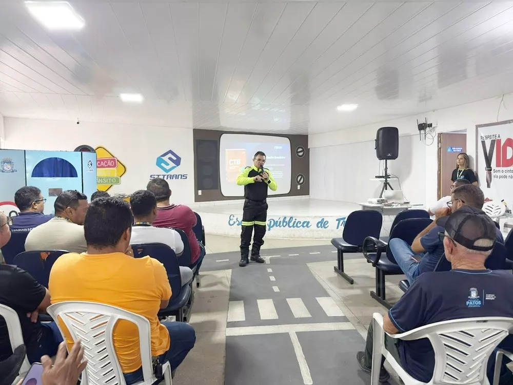 STTRANS inicia Semana Nacional de Trânsito com palestra sobre atualizações do CTB para motoristas da Prefeitura de Patos