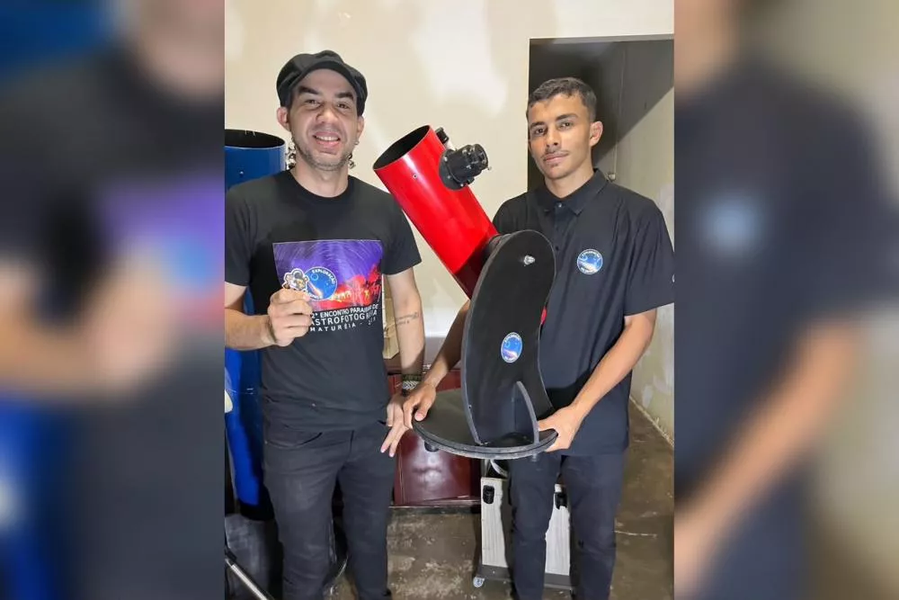 Jovem de Teixeira constrói telescópio artesanal em casa e doa equipamento para escola de Taperoá