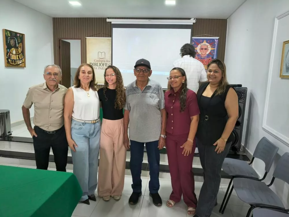 Prefeito de Mãe d’Água prestigia poeta Edísio em homenagem na cidade de Patos