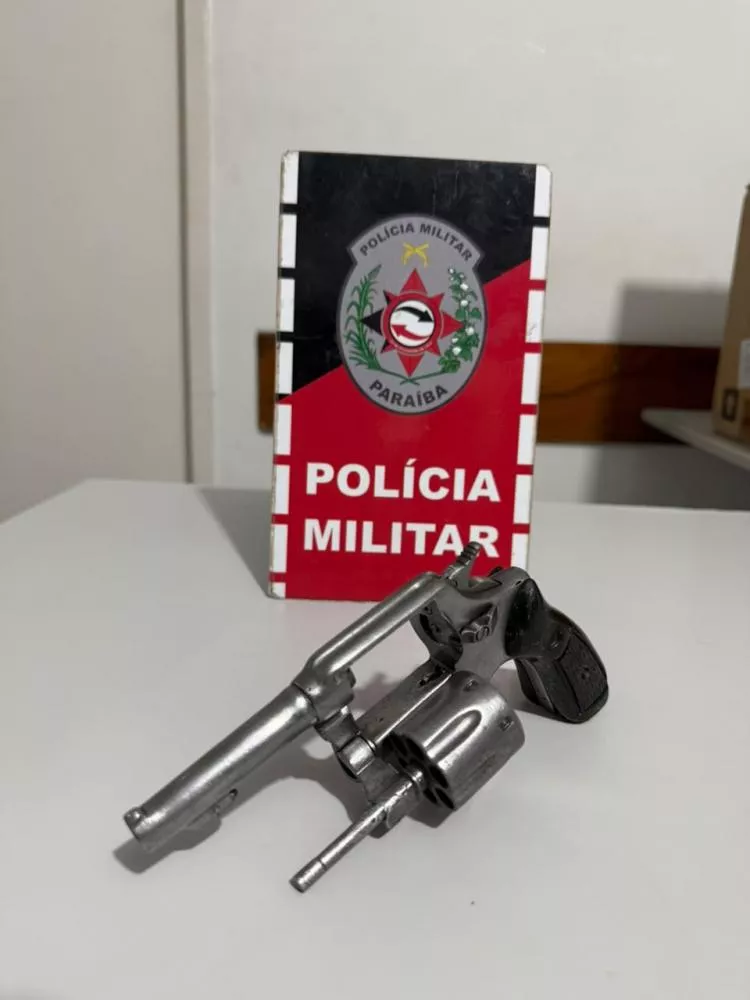 Homem é preso com revólver calibre .32 durante patrulhamento em Santa Luzia