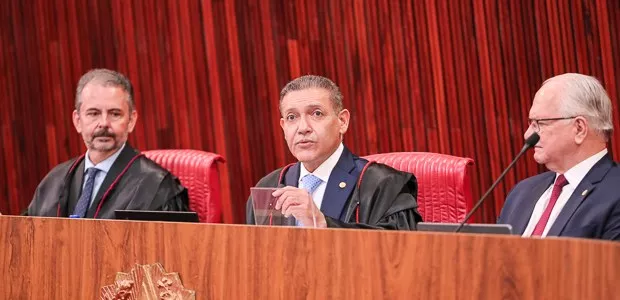 TSE decide remover fake news que associam Nossa Senhora a Flávio Bolsonaro