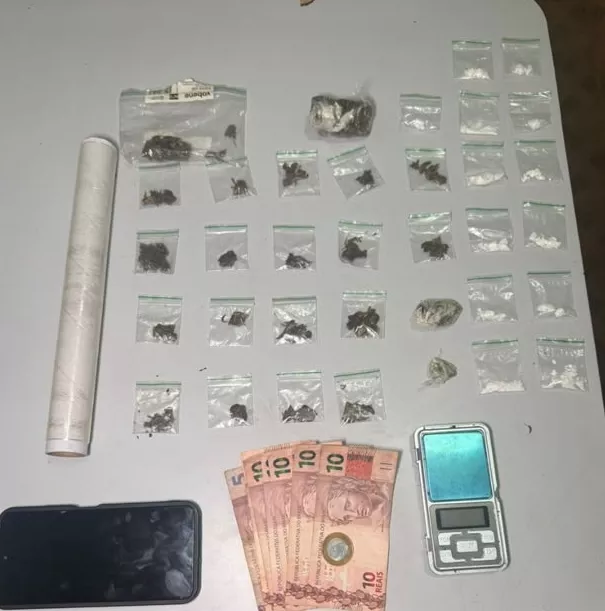 ROTAM prende dois homens suspeitos de tráfico de drogas no bairro Santo Antônio, em Patos