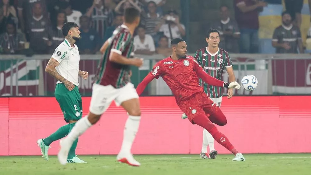 Carlos Miguel falha no fim, mas Palmeiras bate Fluminense no Maracanã e larga na frente na semi da Libertadores