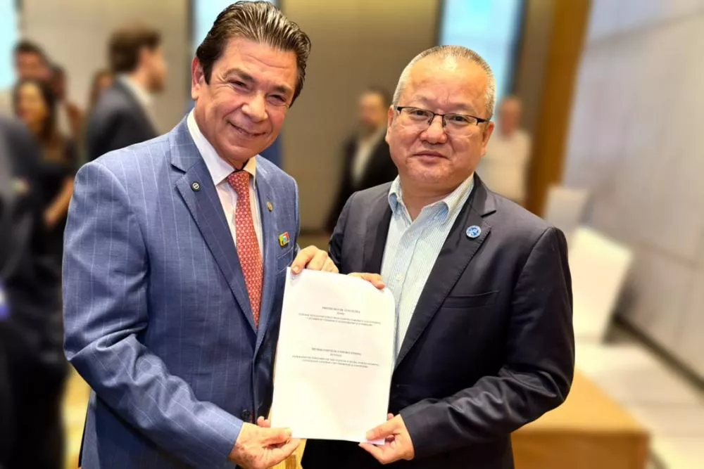 Presidente Cassiano Pereira, ao lado do representante da Guangdong Chamber of Commerce of Importers and Exporters, Rich Vu - Foto: Divulgação