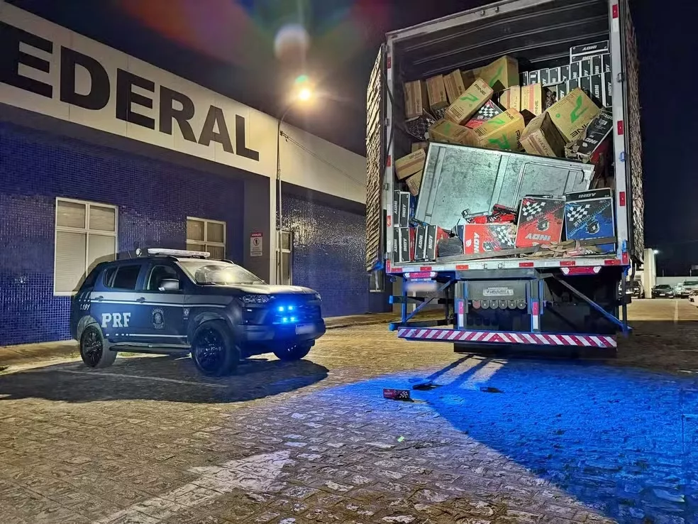 Motorista tenta fugir da PRF por 20 km e acaba detido com carga de cigarros contrabandeados na Paraíba