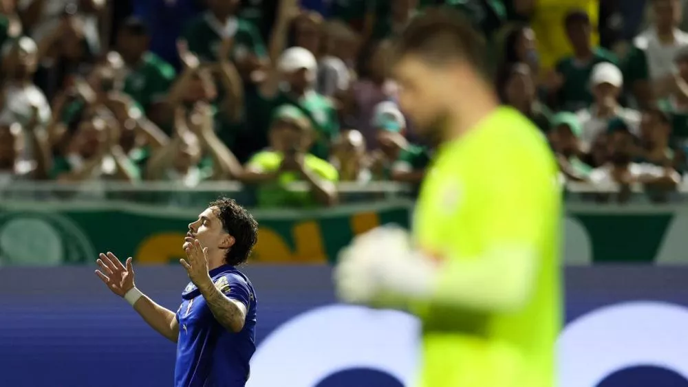 Palmeiras vence Red Bull Bragantino e assume liderança do Brasileirão