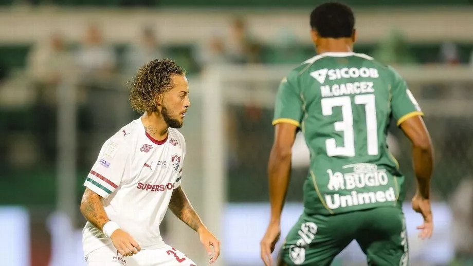 Fluminense é derrotado pela Chapecoense e perde chance de entrar no G-4 do Brasileirão