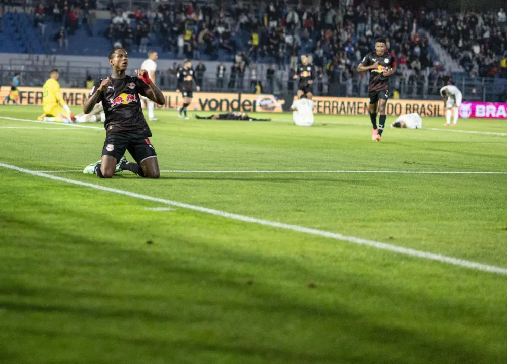 Brasileirão: RB Bragantino vence e aproxima Chapecoense da Série B