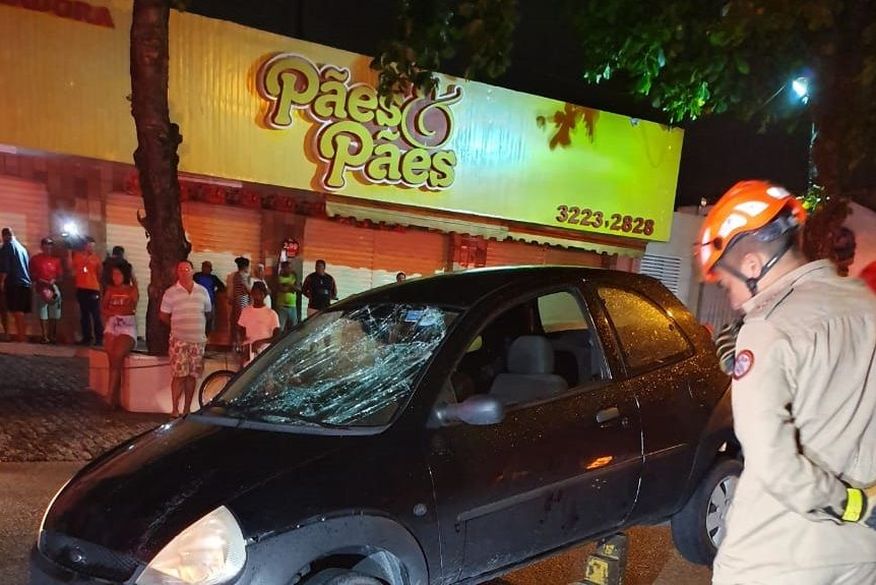 Homem morre atropelado em João Pessoa e corpo fica embaixo de carro