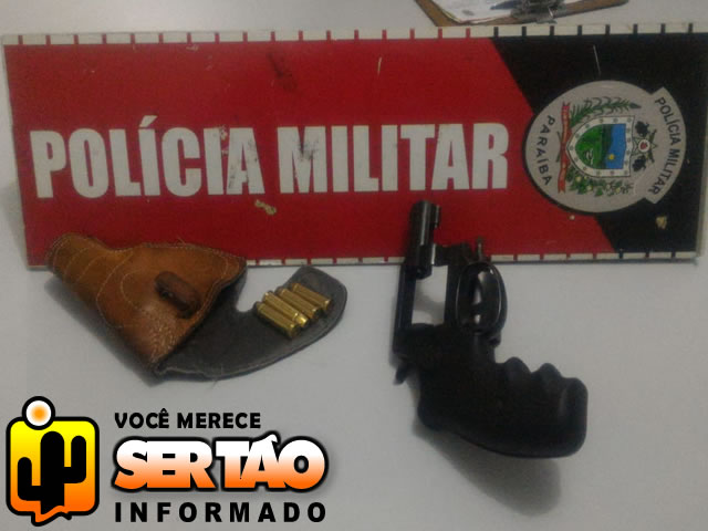 No Alto Sertão: Comerciante é levado à delegacia após ser flagrado com revólver