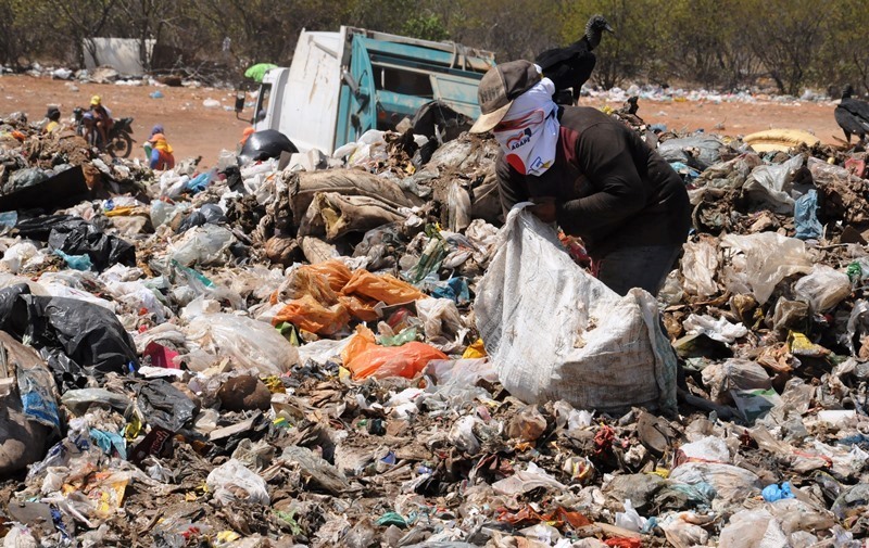 Ivanes Lacerda propõe criação de taxa do lixo e revolta população da cidade de Patos