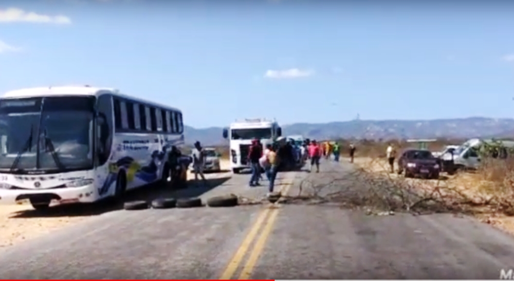 Reportagem da Rádio Espinharas mostra de perto interdição dos alternativos nas entradas de Patos. Veja o vídeo