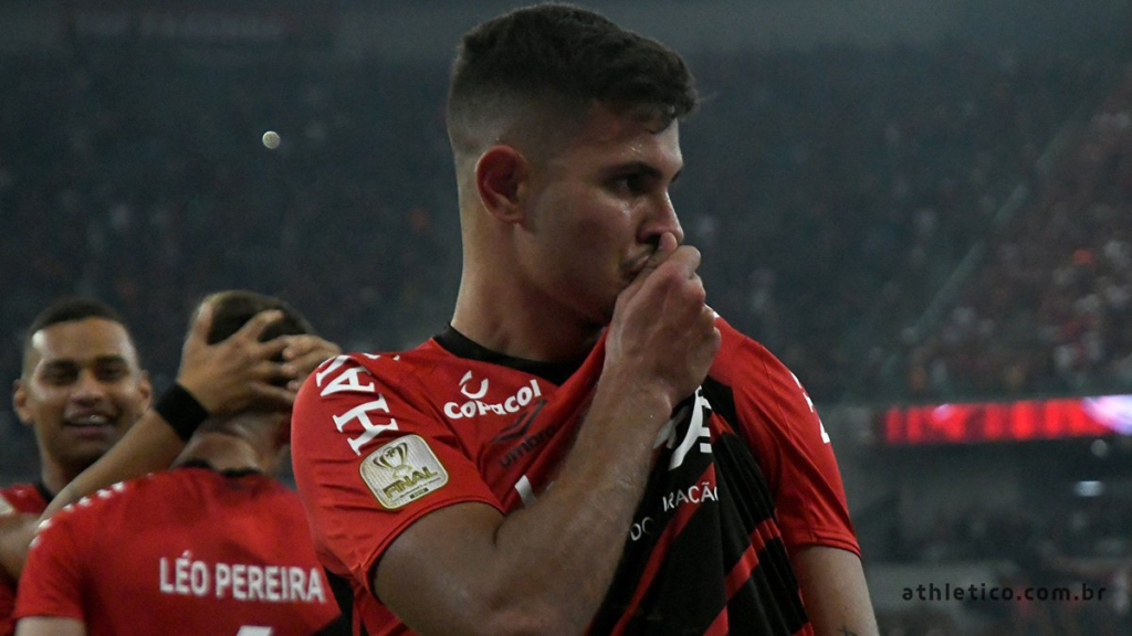 Athletico-PR vence Internacional e sai na frente na final da Copa do Brasil