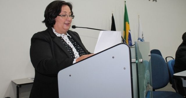 Vereadora Lucinha Peixoto mostra indignação com suspensões no PA Maria Marques e faz críticas ao secretário de Saúde. Ouça