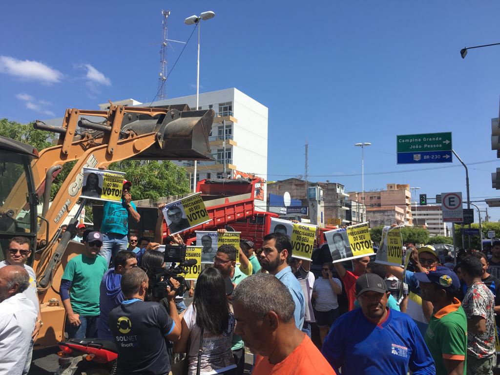 Empresários e trabalhadores da construção civil realizam manifestação tendo como pauta Código Tributário. Ouça: