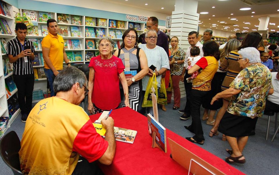 Damião Lucena lança livro sobre a Diocese de Patos e a Catedral de Nossa Senhora da Guia