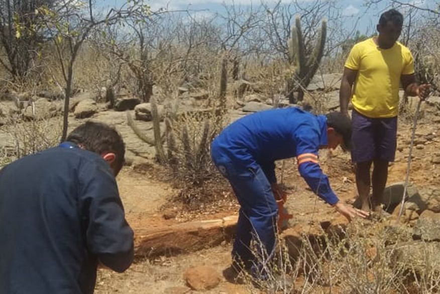 Cagepa flagra desvio de água em adutora no Sertão e alerta para consequentes problemas do crime