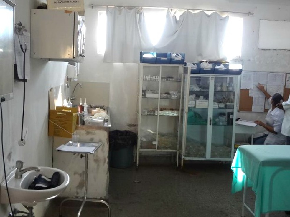 Secretário de Saúde de Patos admite desabastecimento de insumos em algumas unidades e diz que empresas não querem mais fornecer. Ouça