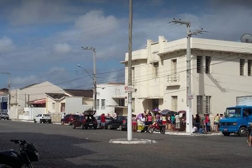 Mais uma: Bandidos assaltam agência dos Correios e levam arma do vigilante