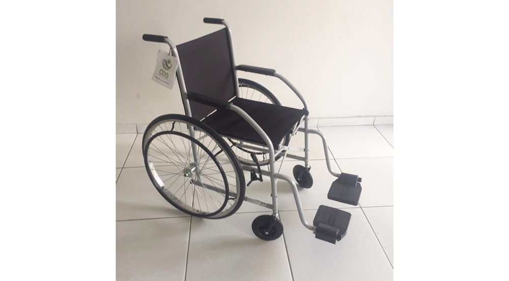 Após apelo aqui no Patosonline.com, família consegue Cadeira de Rodas para jovem