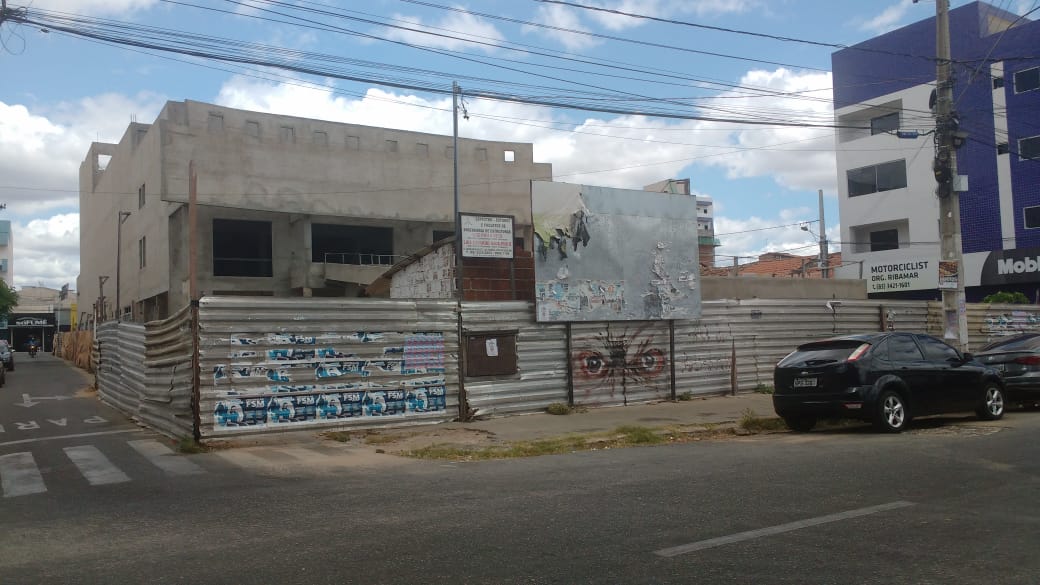 Secretário de Infraestrutura se desculpa com à população e diz que obras do teatro estão 66% concluídas. Ouça: