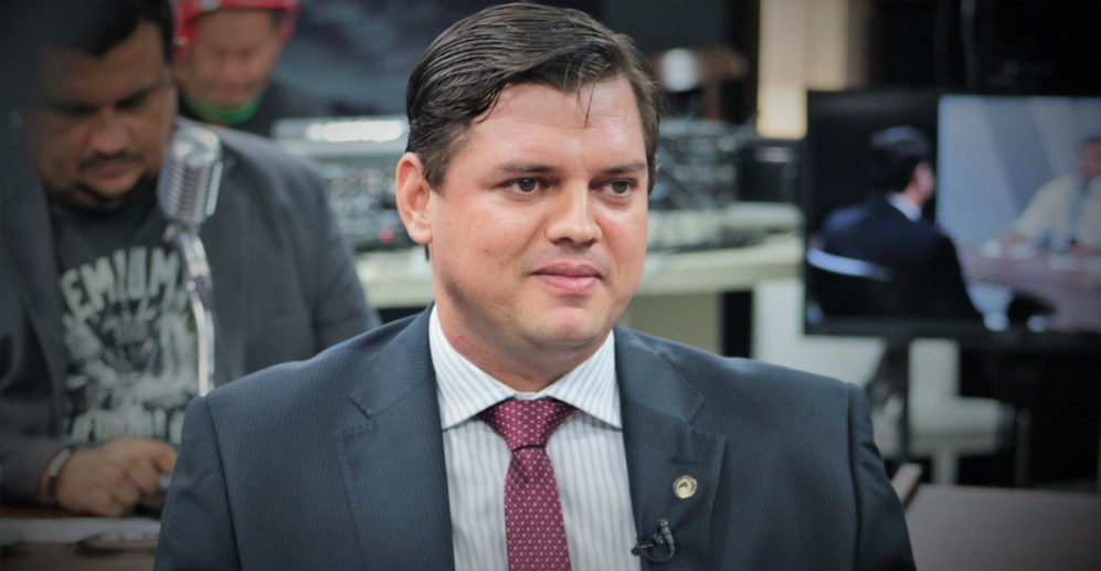 Deputado Taciano Diniz critica fechamento de comarcas no estado. Ouça:
