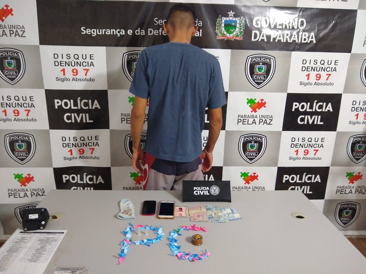 Polícia Civil apreende cerca de 60 embrulhos contendo cocaína na cidade de Patos